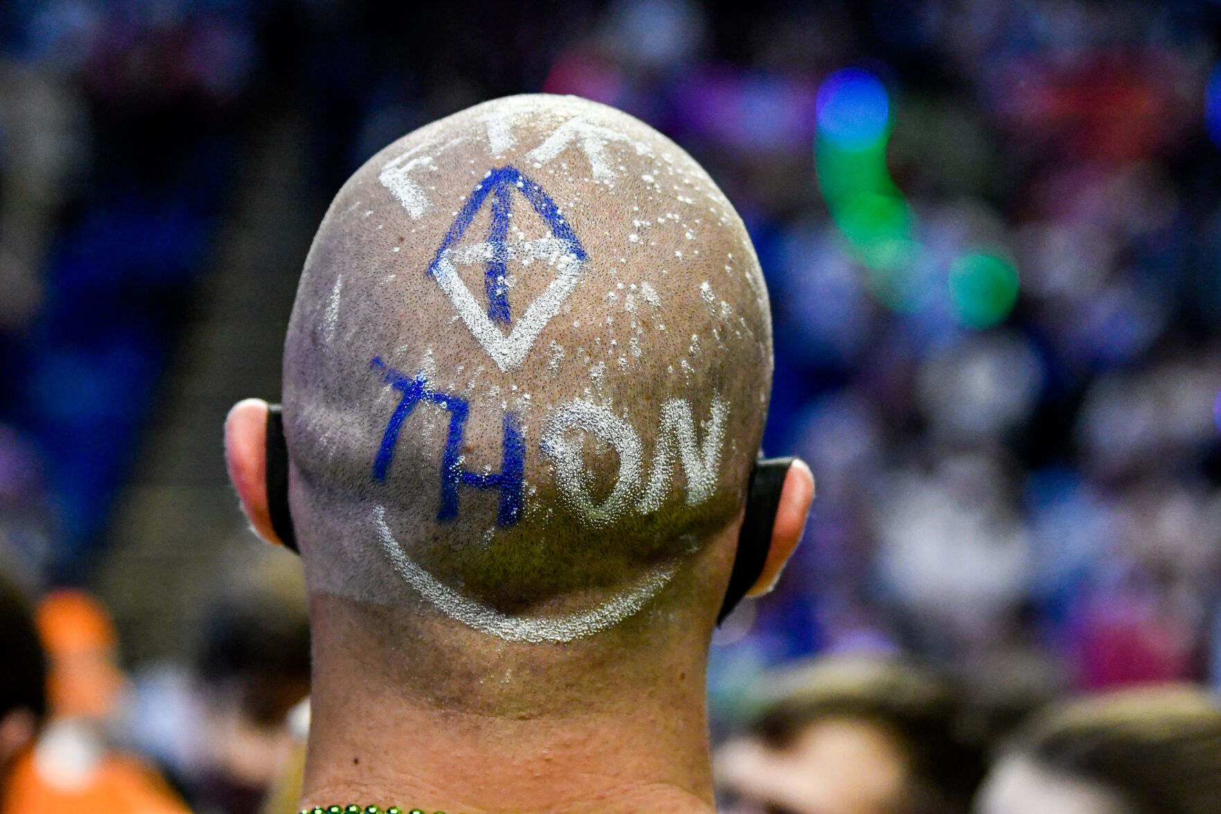 THON 2022, Pat Davies paints back of head